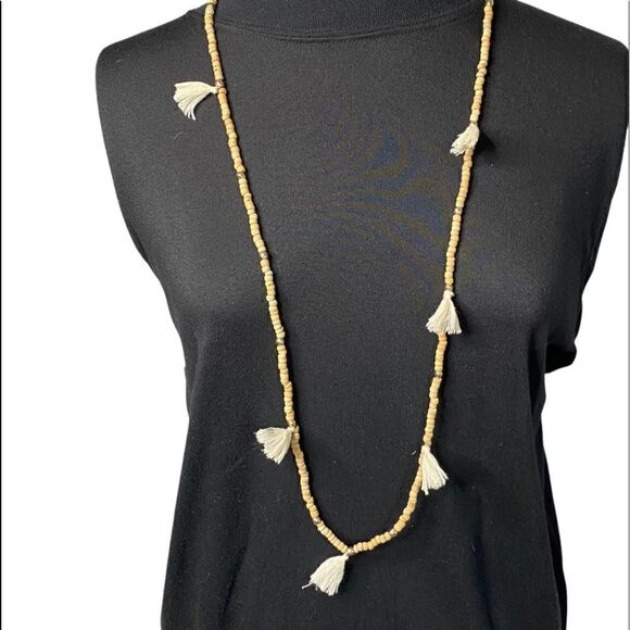 Chico’s lightweight tan breaded necklace with cream mini tassels branded hangtag - Picture 2 of 10
